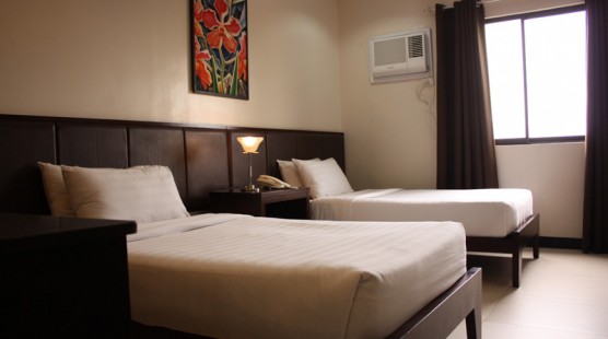 main-hotel-and-suites-standard room