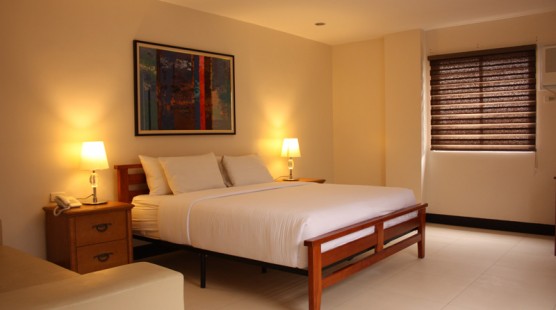 main-hotel-and-suites-suites-room